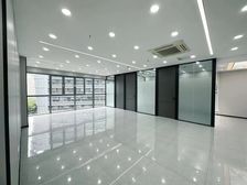 银荷大厦245平南向可配家具5加1)山钢新天地)奥盛大厦