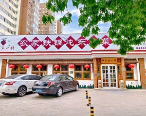 朝阳餐饮铺(48万年租金)逐年上浮 停车方便 6米层高有