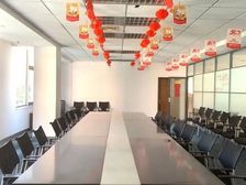 三大街精装1800平整层写字楼,地铁站临近,食宿便利,含票。