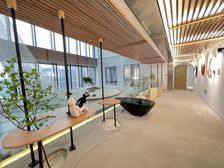 性建筑丨全景南向落地窗丨交通便利丨商圈中心丨精装修带家具