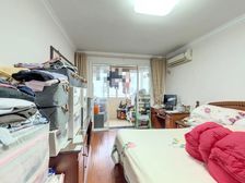 徐汇区内环内+一梯两户+95年新公房+南北通风+接受置换。