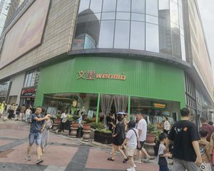 春熙路大转角(服装店)年租40万,街区端头第1间,自带人流