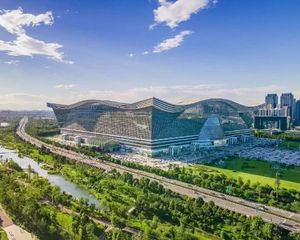 业主亏本6000急售环球中心 看锦城湖视野好 6.5%出租率