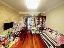 医疗配套成熟 小区绿化高 交通便利 中间楼层采光好 刚需两居