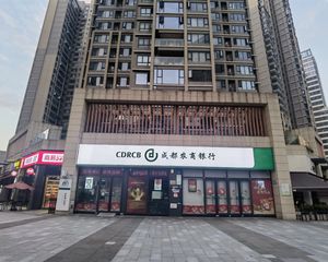 路口大转角(农业银行)年租15万,地铁口300米,三天拿证