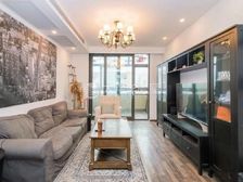 A精装,送阁楼,南北通透,楼上一层全送,急售