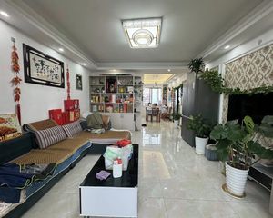 好房来袭!房东自住装25w!送车位! 可拎包入住!随时看房