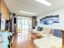 电梯南北通三房,精装修60万,景观位置,一梯两户,采光刺眼。