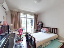 两房朝南,3楼,近地铁,小区环境优美,诚意出售,看中好谈