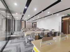 科韵路金融城地铁口 汇金中心正电梯口 精装修带家具 业主直租