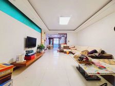 外国语十中!一楼带车库!小区规矩!人民公园!诚心出售!