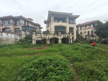 占地2亩多看高尔夫球场 位置佳 面积大改造性强地理位置优越