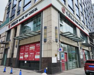 独栋整层旺铺(中国银行 年租13万)35米开间 十万办公人群