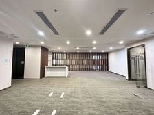 东风西康王路交界720方商业性质 流化外贸服装一体租金60