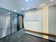 物业直租!番禺广场交投大厦电梯口精装修225平3加1户型