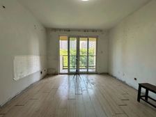 新挂牌152万 价格可以谈 房东诚意出售 带你大阳台 大客厅