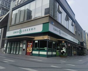 急售旺铺(农商银行)年租30万,路口大转角,25米超大广告面