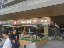 网红奶茶店(霸王茶姬)年租22万,十年稳定租约,超大外摆