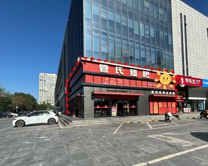 十字路口 大把角位置 纯一层 10米层高 带15个停车位
