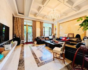 南延线蔚蓝卡地亚5室3厅东南