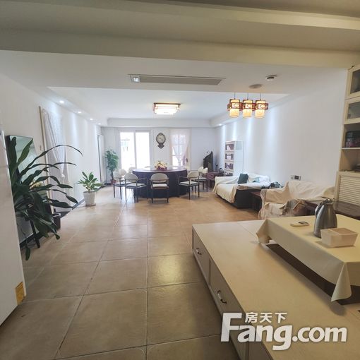  4����������վ �����˼Ҷ��� ������԰�������ƴ 1�� 