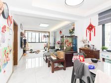 温馨居家小三房,现代风格装修 景观房 带固定车位 出行方便/