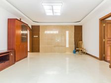 世纪城远大园二区 3室2厅2卫 客厅带阳台