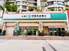 纯一层8米层高丶年租金50万全业态商铺出售丶个人能买带车位