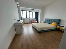 低于市场价150W!电梯高区边套三房,步行地铁一百米,价可谈