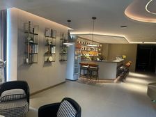 滨江区旺铺出租,比邻风雅钱塘和中赢国际,可做餐饮!无中介费!