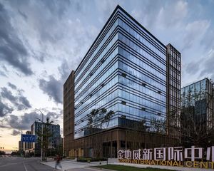 金地威新国际中心 位于核心地段,位置优越,户型方正,采光