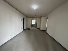 绿地 西边湖景房 中间好楼层大三房 房东诚心出售价格好谈