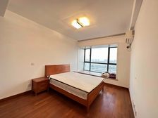 新出笋盘,小高层,送产权车位,位置安静,采光好,满五年诚售