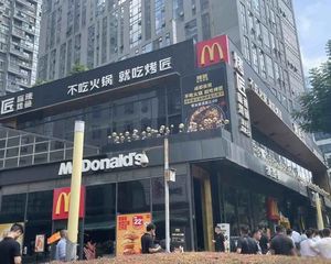 高新区天府三街,正对腾讯总部大楼,带一楼门厅,品牌连锁烤匠。