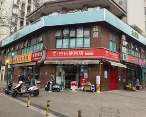 房东缺钱,低价急售(京东便利店)年租十万,转角7米大开间