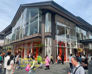 房东新委托!春熙路太古里稀缺独栋旺铺《LV旗舰店》年租25万