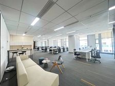 高端大楼!恒创中心441平豪华装修4隔间带家具价格含税随时看