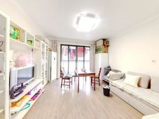 保利雅苑后排南北通大两居,中间楼层,采光全天无遮挡