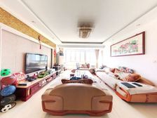 金龙花园 带电梯 大三房 精装修 地铁口 诚意出售