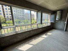 河景东城大平层 带草房车位三个卧室向阳 现房