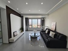 市中心财富一号,西向无遮挡,两室精装修,购物方便,多路公交车