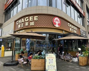 一环路地铁口(霸王茶姬)年租30万,大学门口,网红小吃街旁边