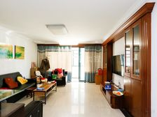 南北通透 简单装修 满五年 带大花园 小区中间位置 交通便