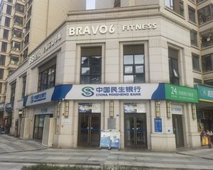 国庆特惠,降价甩卖(民生银行)年租25万,十字路口大转角