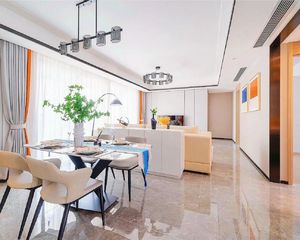 二八板块2梯2户南北通透 双地铁口 套三双卫