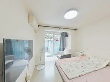 边套带大院子,精装2房1厅,小区门口地铁6和13号线,满五年