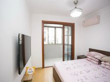 边套2房2厅,自住精装,满五年,花园位置,近地/铁