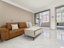 龙河花园一期,多层2楼,三室,精装修带家具