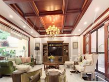 新上!精装保养新,带花园,有天有地,私密性好!