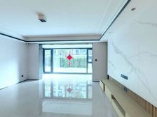 足球公园旁 一楼带花园小区中间位置 看房方便